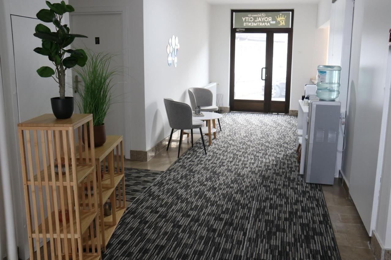 Royal City Apartments Яйце Екстериор снимка