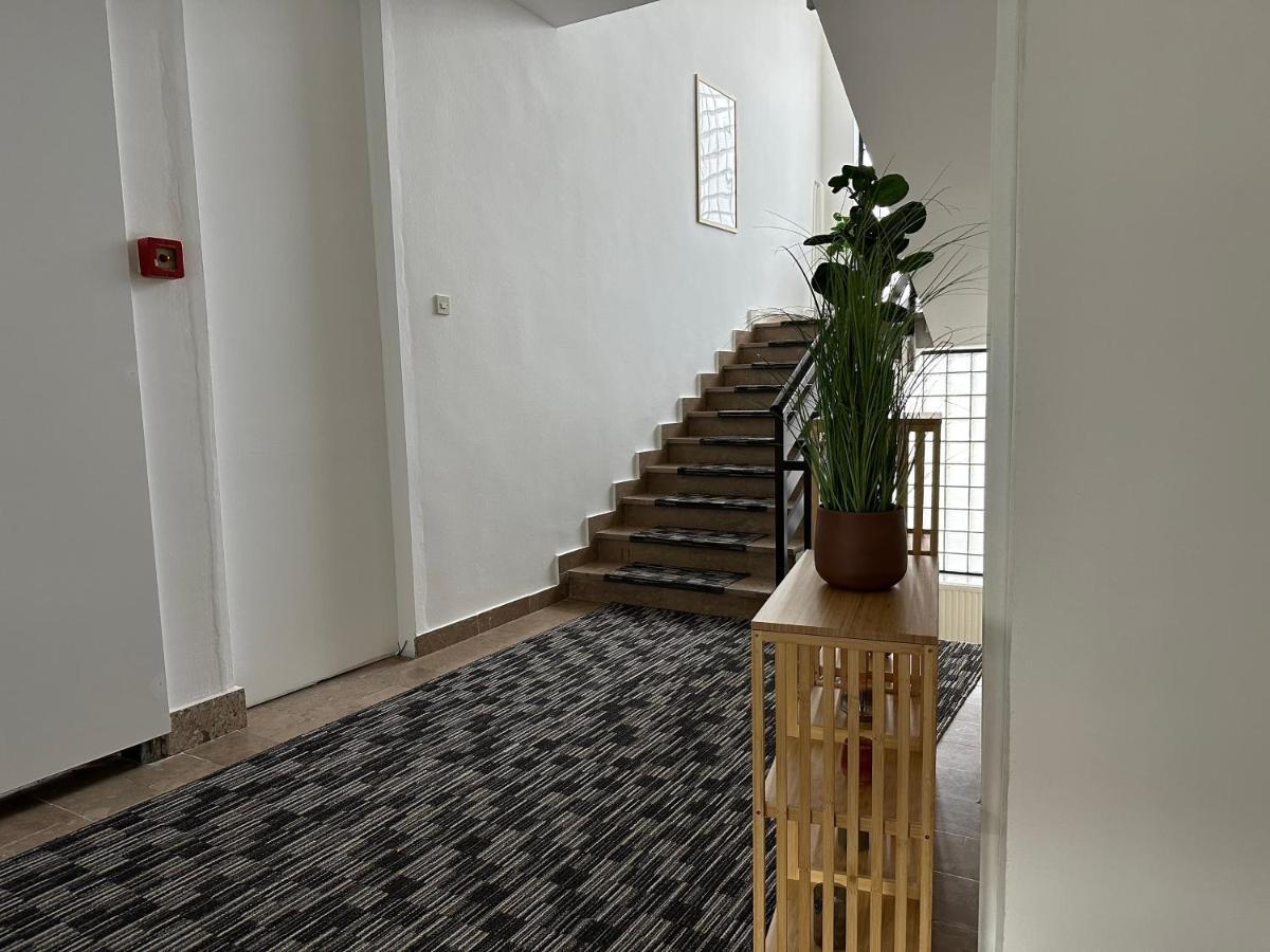 Royal City Apartments Яйце Екстериор снимка