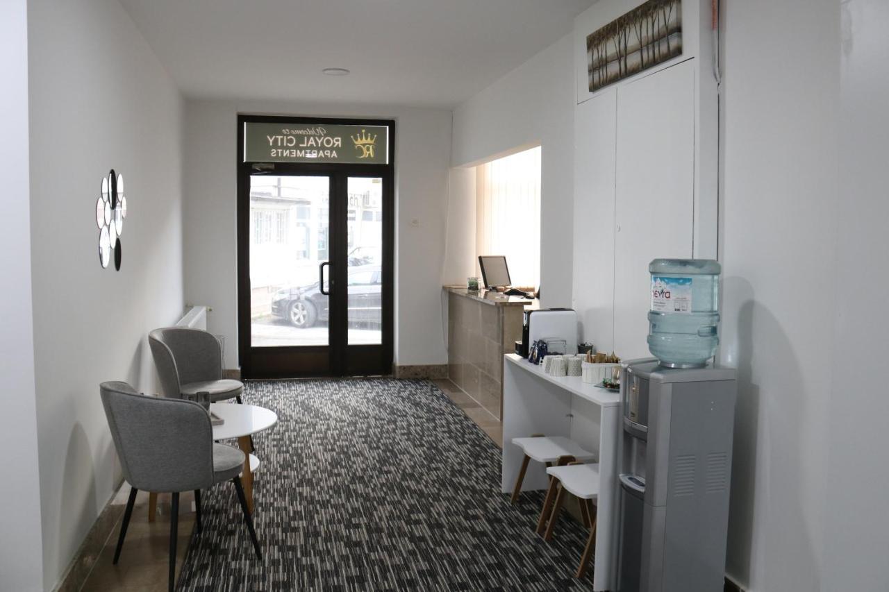 Royal City Apartments Яйце Екстериор снимка